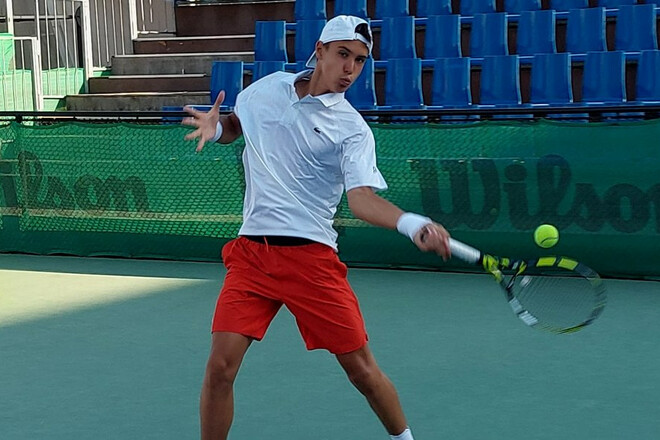 16-летний украинец проиграл два матча за день на юниорском Australian Open