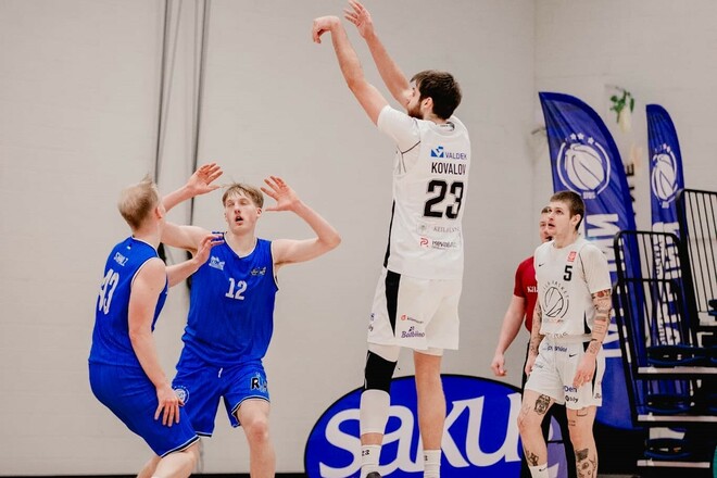 Днепр разгромил Кривбасс в региональном дерби