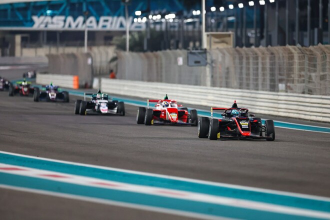 Формула-4: дебют українця і перші очки Олександра Бондарева