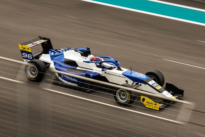 FRMEC в Абу-Даби: стабильное выступление Веселаго и триумф Фреди Слейтера