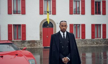 ФОТО. Початок нової ери: Льюїс Хемілтон прибув на базу Феррарі