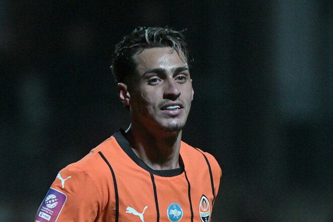 Шахтар тягне із відповіддю щодо продажу хавбека, який хоче залишити Україну