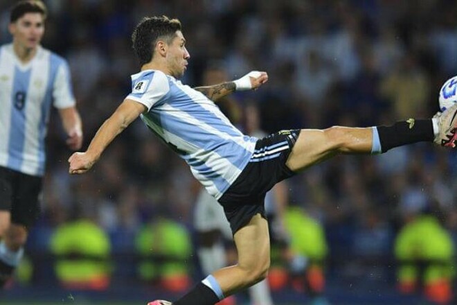 ОФИЦИАЛЬНО. Чемпион мира 2022 вернулся из Севильи в родной Ривер Плейт