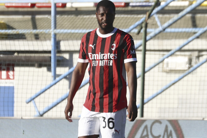 ОФІЦІЙНО. Мілан розірвав контракт із сенегальським захисником