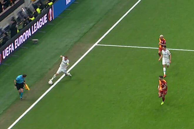 ФОТО. Вышел ли мяч перед голом Ваната? Опубликован кадр ключевого момента