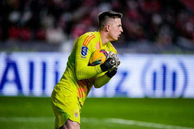 С Трубиным. Известны стартовые составы на матч Бенфика – Барселона