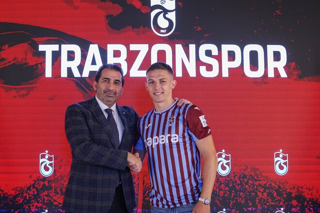 «Вы меня не знаете». Сикан обратился к фанам своей новой команды