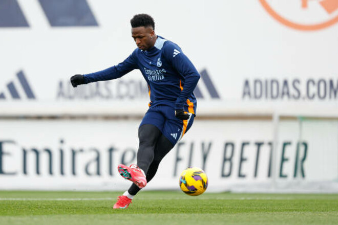 Анчелотті відреагував на чутки про трансфер Вінісіуса за 350 мільйонів