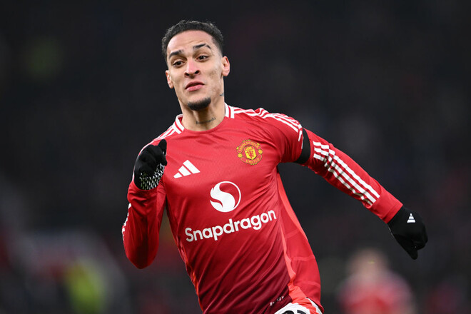 Бетіс чекає. Мільйоний форвард Манчестер Юнайтед вилетів до Севільї