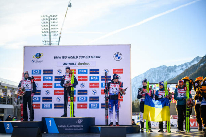 ФОТО. Известный норвежец поддержал Украину во время цветочной церемонии