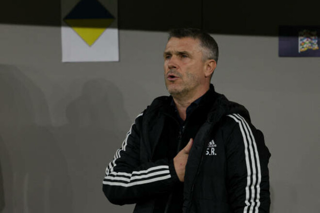 ФОТО. Тренер сборной Украины посетил тренировку донецкого Шахтера