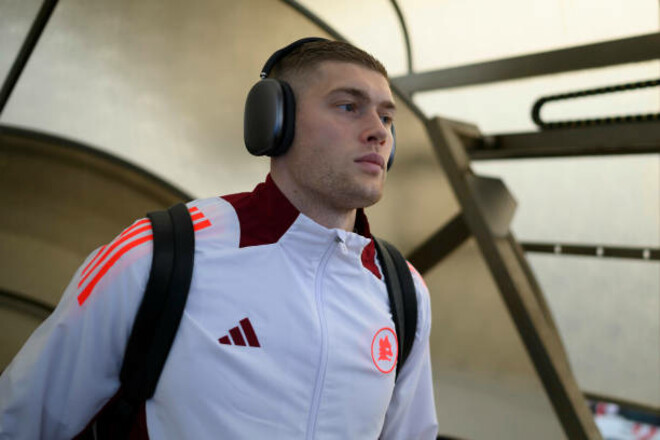 «Он – не идиот». Легендарный экс-форвард рассказал о проблемах Довбика