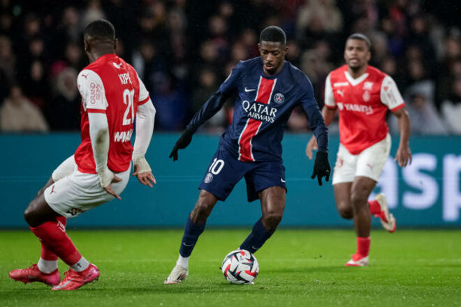 Результативный дебют Кварацхелии. ПСЖ сенсационно сыграл вничью с Реймсом