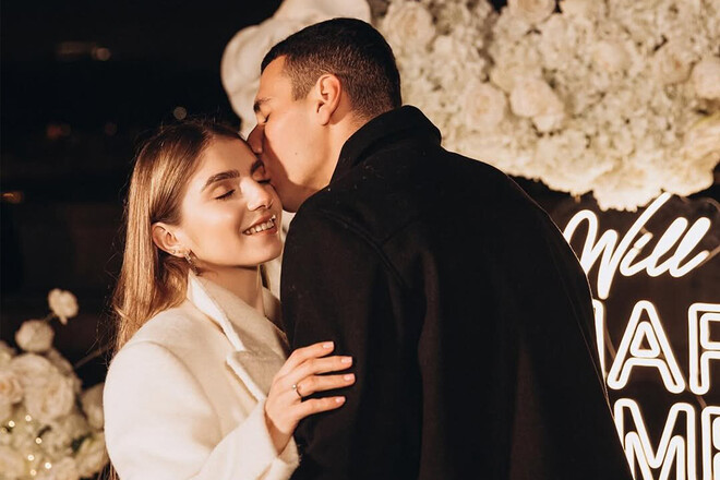 ФОТО. Впечатляющий подарок динамовца своей девушке. Пример для всех