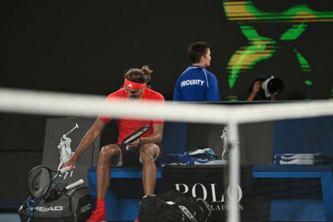 ФОТО. Показал корни, но как-то слабо? Зверев выплеснул эмоции в финале АО