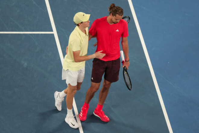 ВИДЕО. Синнер успокаивал поникшего Зверева после финала Australian Open