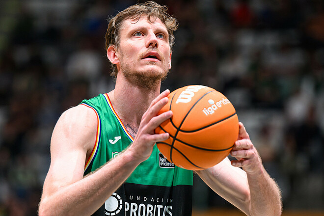 Пустовой стал самым результативным игроком в игре против Гранады