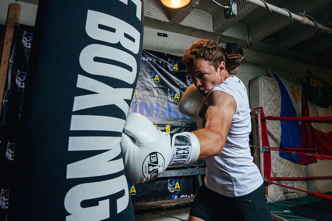 Идет без поражений. Украинский боксер одержал 16-ю победу в карьере