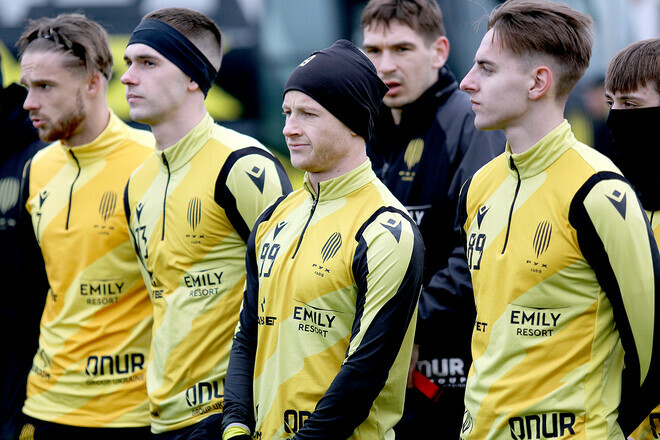 Восполнение потерь. Рух просматривает двух легионеров