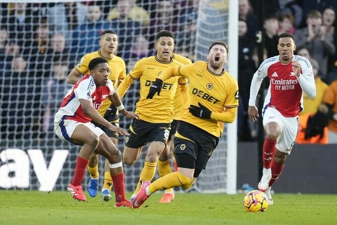 ВИДЕО. Самое странное удаление сезона. Игроку Арсенала отменили красную