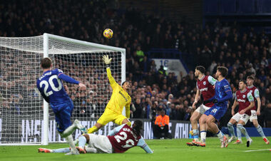 The ball flew Cyper. Chelsea overcame West Ham by scoring twice in the second half