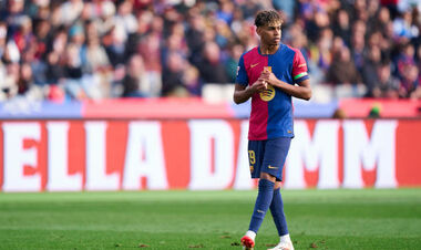 ВІДЕО. Як зірка Барселони приїжджає на матчі. Як у шкільні роки