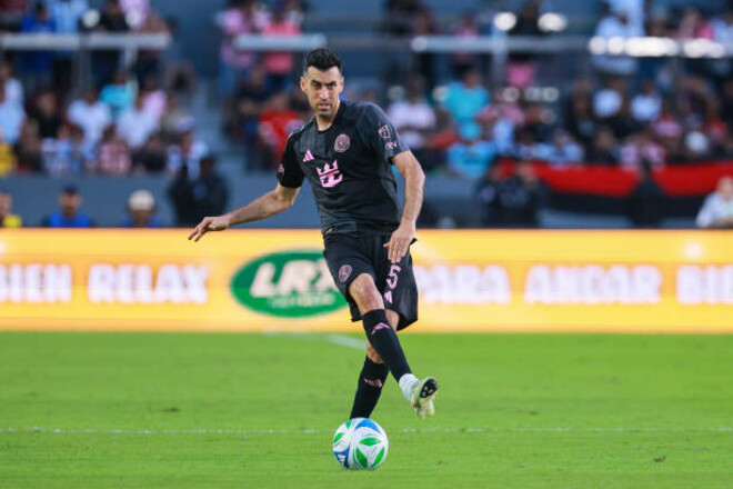 Замена Родри. Манчестер Сити попытался подписать легенду Барселоны