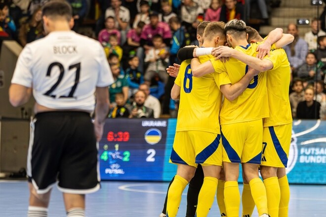 Розгром Німеччини у футзалі, трансферна лихоманка, Халеп пішла із тенісу