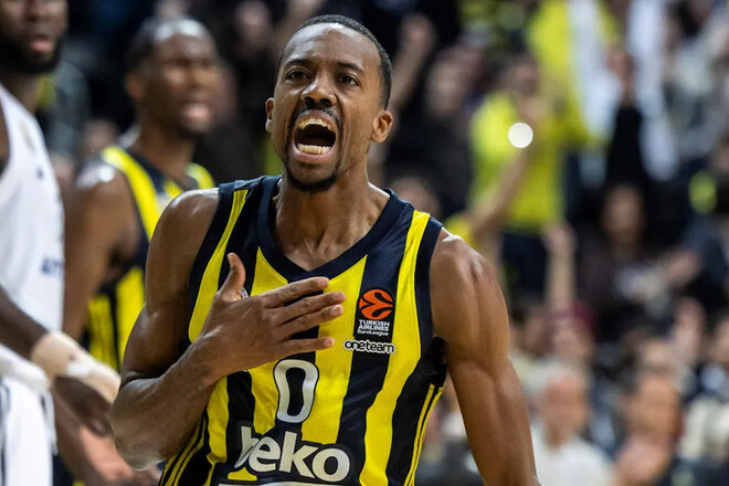 Фенербахче обыграл Реал, Жальгирис уступил Милану