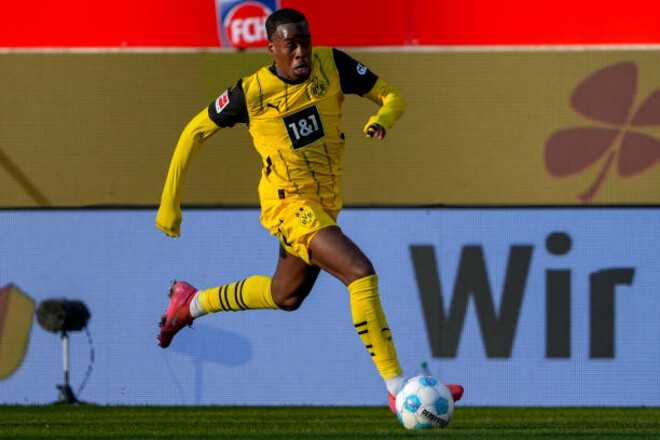 100 миллионов евро. Челси сделал первые шаги к подписанию вингера из Англии