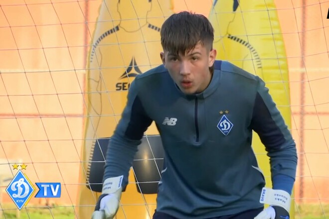 ВІДЕО. Як 17-річний голкіпер провів перше тренування із основою Динамо