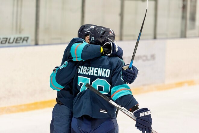 Шторм забросил 12 шайб, Киев Кэпиталз догнал Сокол