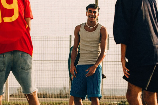 ФОТО. Звезда Барселоны удивил своим появлением в бедном районе. Класс