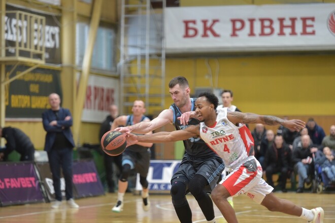 Ровно уступило Днепру, Запорожье обыграло Старый Луцк