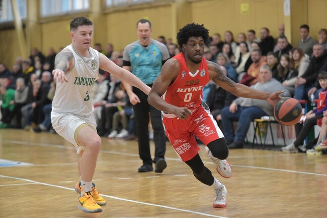 Ровно не оставило шансов Запорожью и поднялось на четвертое место