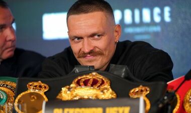 ФОТО. Усик повернувся в Україну, зустрівся з головою СБУ і не тільки...