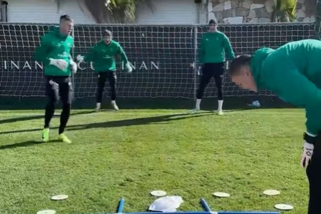 ВІДЕО. Голкіпери Шахтаря зіграли у хрестики-нулики прямо на полі