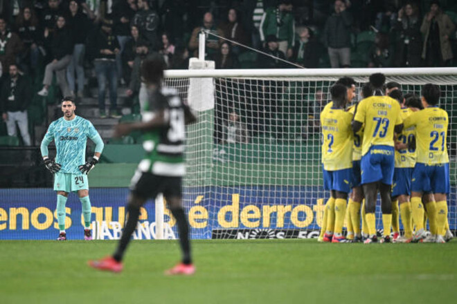 ВИДЕО. Курьезный автогол. Вратарь Спортинга промазал и забил в свои ворота