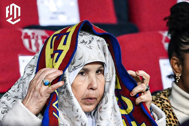 ФОТО. Футболист Барселоны купил своей бабушке дом. Респект