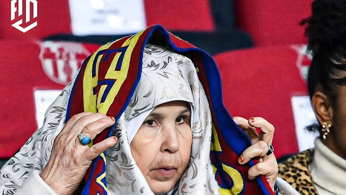 ФОТО. Футболіст Барселони купив своїй бабусі будинок. Респект