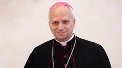Взял себе имя Лео XIV. В Ватикане избран новый Папа Римский, он из США