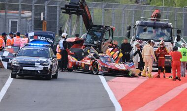 Аварія Феррарі та швидкість Порше й БМВ – WEC стартував у Спа-Франкоршам