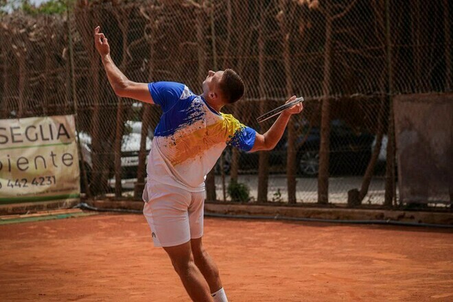 Украинский теннисист вышел в четвертьфинал грунтового турнира в Бухаресте