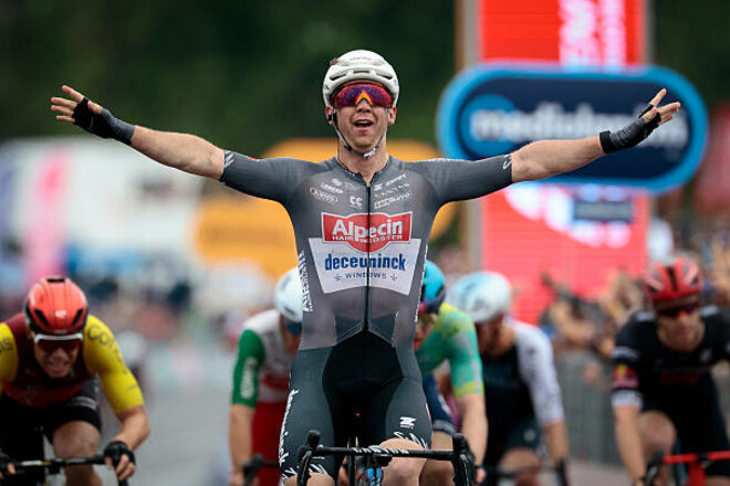 Giro d'Italia 2025. Шестой этап многодневки выиграл Кэйден Гровс