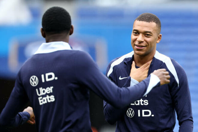 ФОТО. Як Кіліан Мбаппе привітав Усмана Дембеле з днем народження
