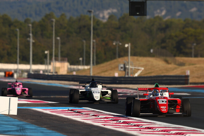 Сильный старт. Украинец среди лучших в квалификации Евро Ф4 во Франции