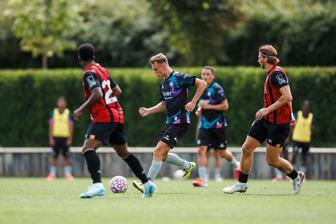 Борнмут провел 2 матча с Бристолем за закрытыми дверями