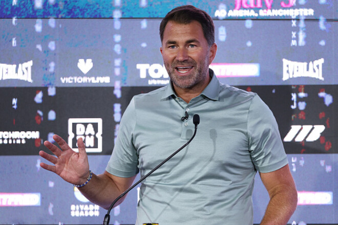 Эдди Хирн пояснил, почему Усик легко нокаутировал Дюбуа