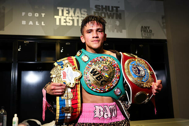 Джесси Родригес объединил титулы, тренер соперника не выдержал избиения