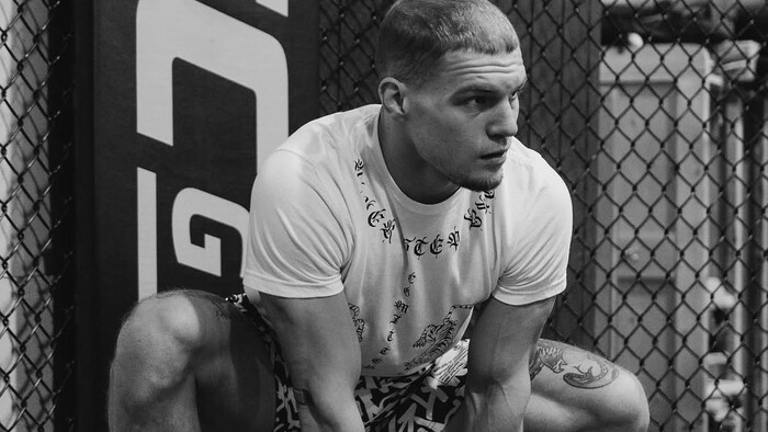 ВІДЕО. Український боєць здобув перемогу та зробив пропозицію своїй дівчині